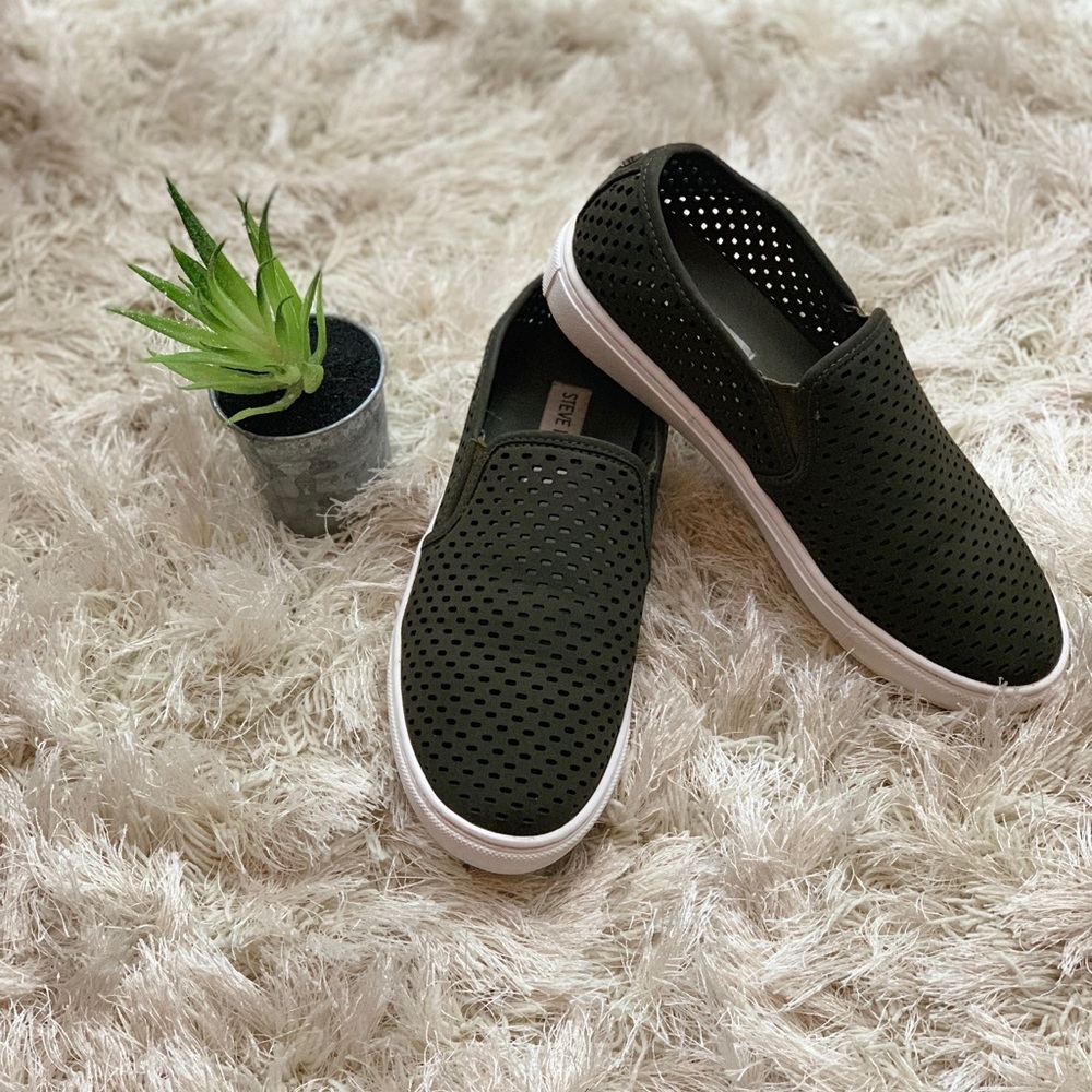 Steve Madden Olive slip-on
